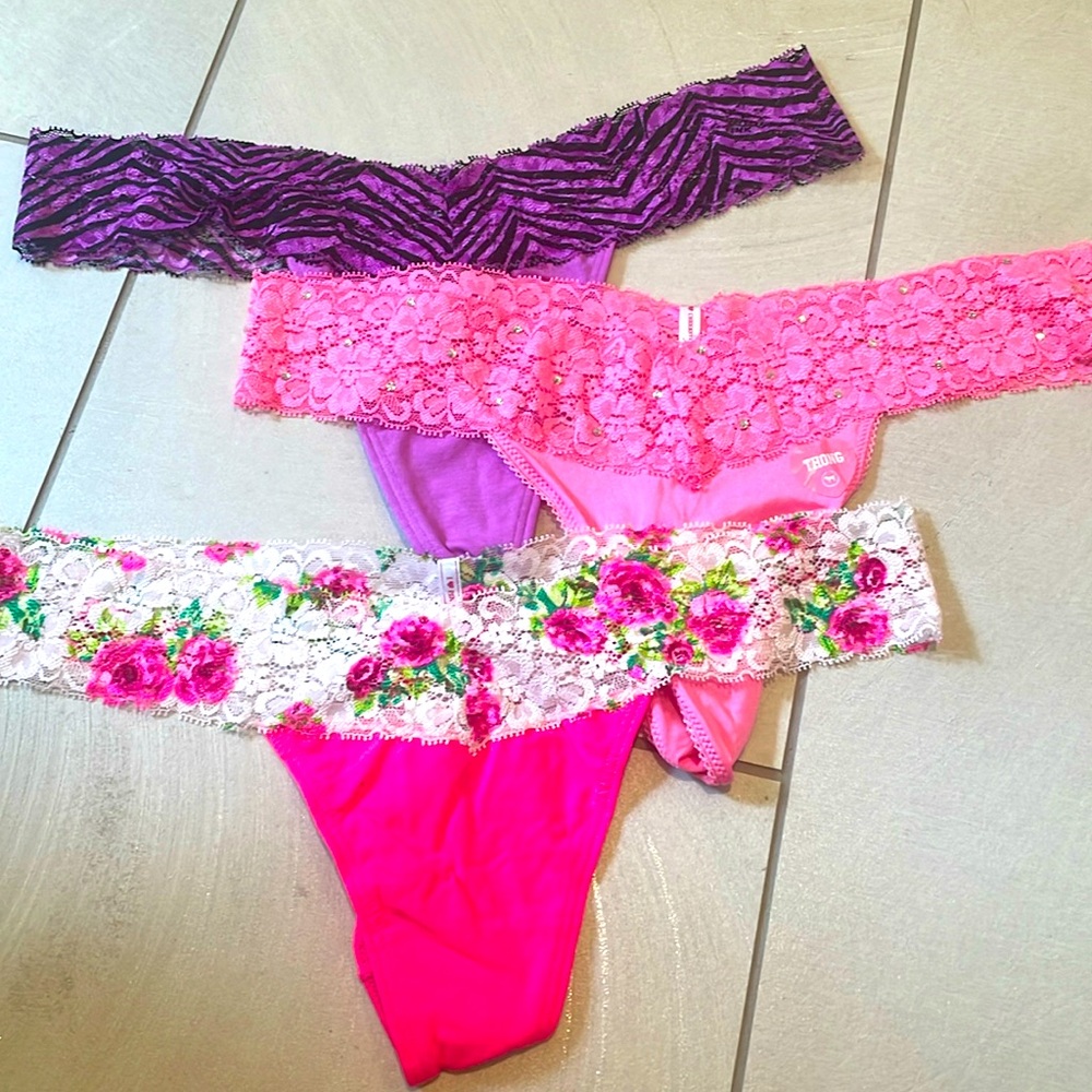 NWT Victoria’s Secret pink thong L
